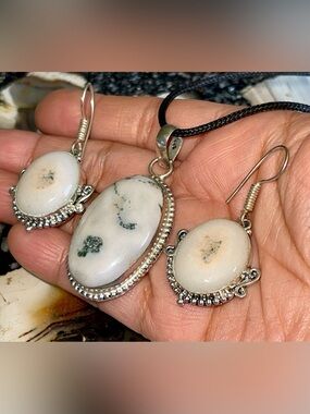 Pretty Tree Moss Agate Pendant & Earrings Set